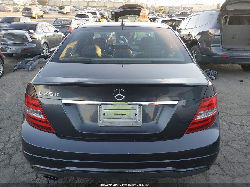 2013 Mercedes-Benz C 250 Sport VIN: WDDGF4HB5DR273744 Lot: 43912016