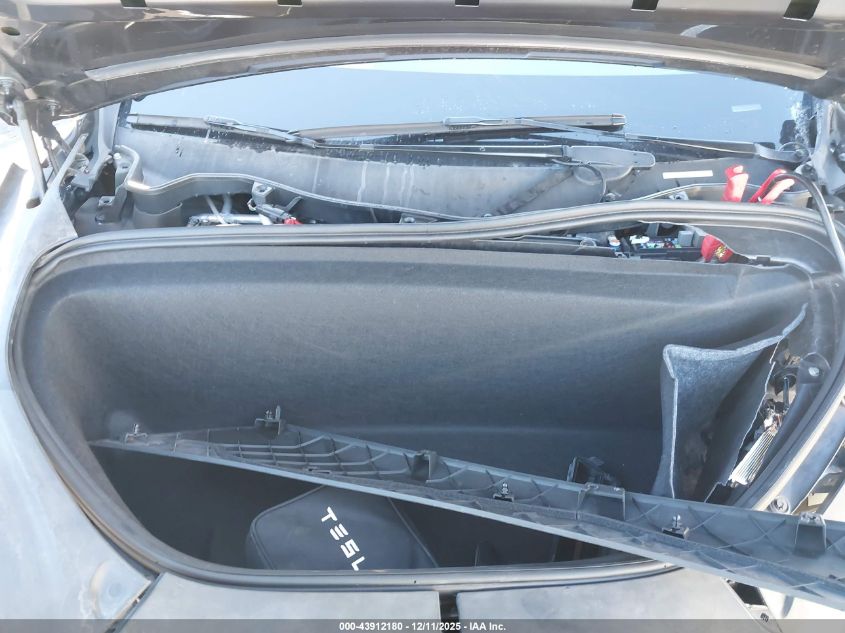 2018 Tesla Model X 100D/75D/P100D VIN: 5YJXCBE47JF130065 Lot: 43912180