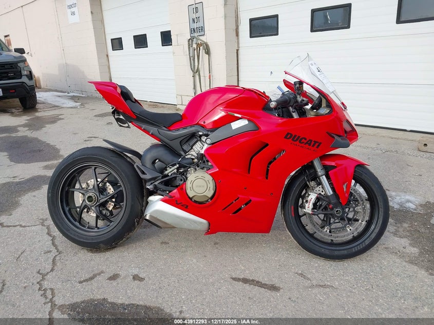2024 Ducati Panigale V4S VIN: ZDMDAGWW1RB009931 Lot: 43912293