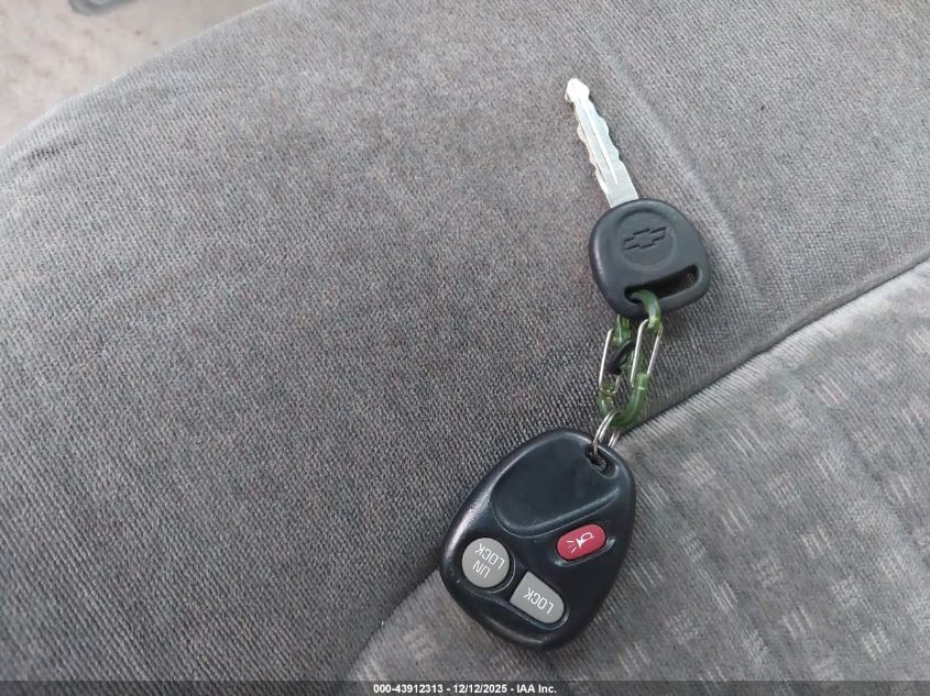 2000 Chevrolet S-10 Ls VIN: 1GCCS19W9Y8104987 Lot: 43912313