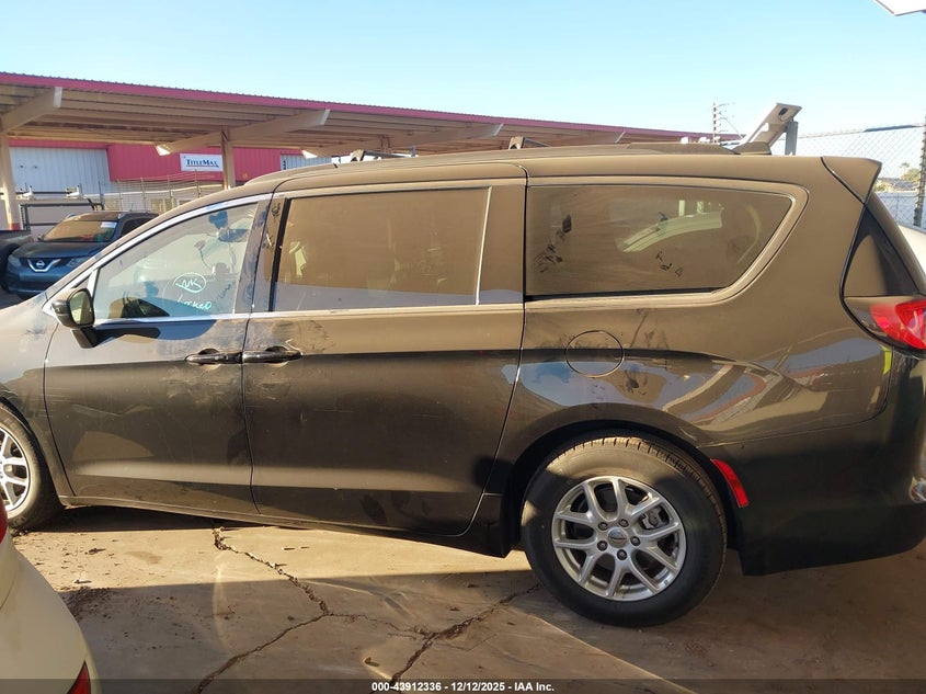 VIN 2C4RC1DG8MR515237 2021 CHRYSLER VOYAGER LXI