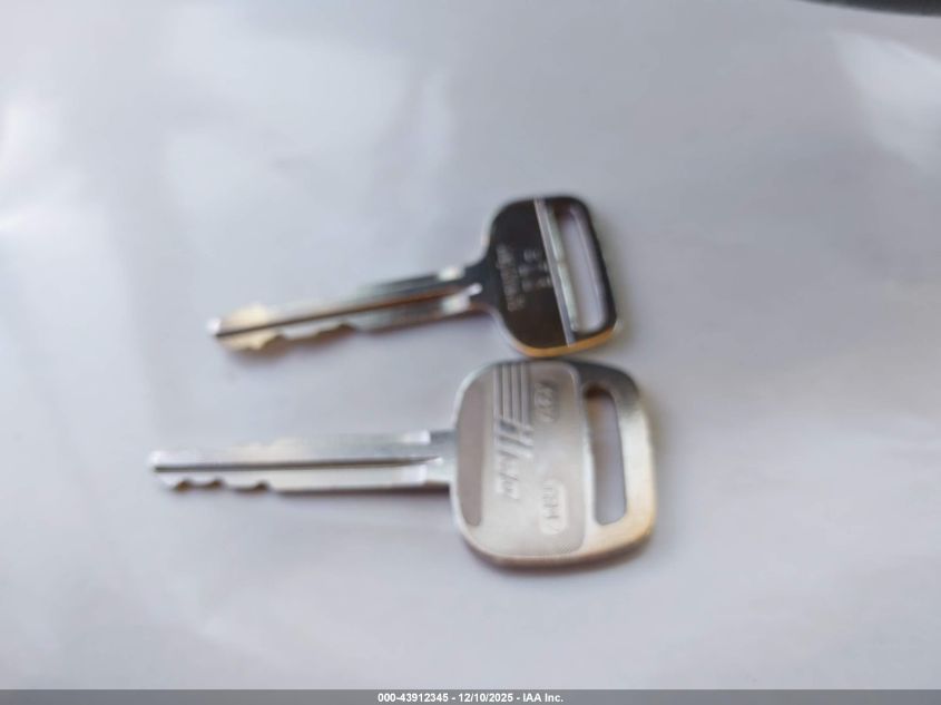 2004 Toyota Camry Le VIN: 4T1BE32K94U316386 Lot: 43912345