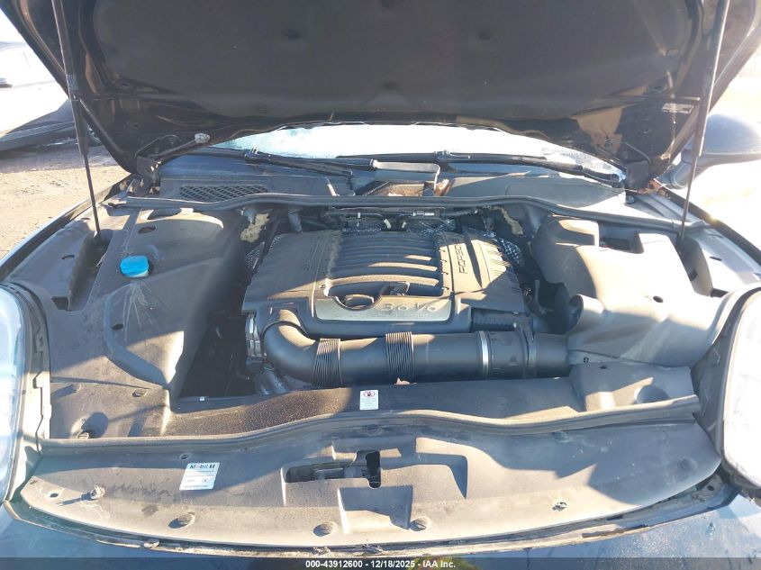 2017 Porsche Cayenne Platinum Edition VIN: WP1AA2A22HKA85743 Lot: 43912600