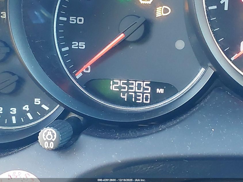 2017 Porsche Cayenne Platinum Edition VIN: WP1AA2A22HKA85743 Lot: 43912600