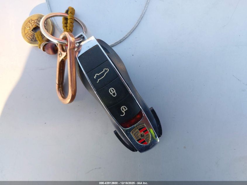 2017 Porsche Cayenne Platinum Edition VIN: WP1AA2A22HKA85743 Lot: 43912600