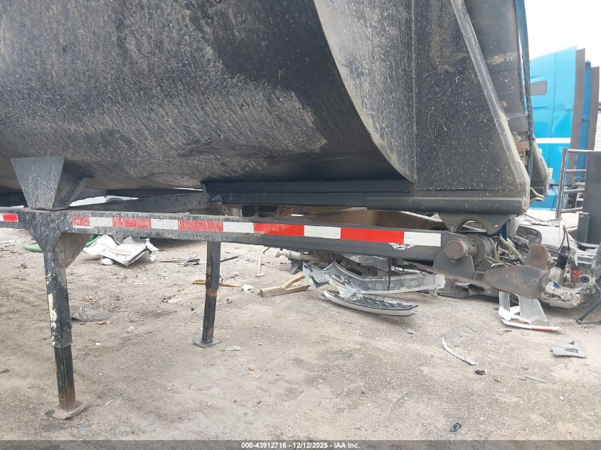 2016 Construction Trailer Spec Unknown VIN: 5TU343420GS000618 Lot: 43912716