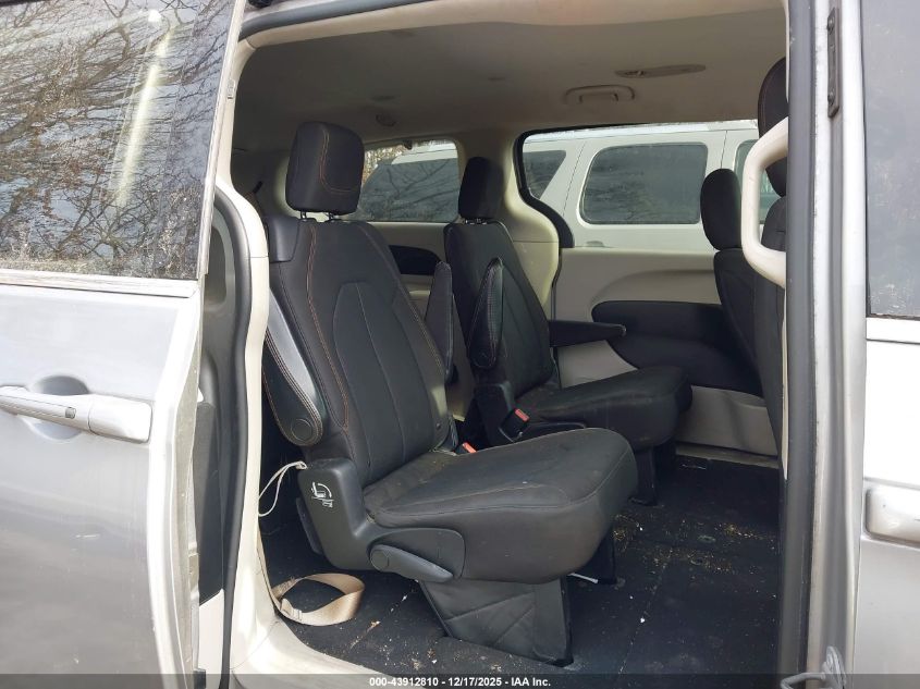 2017 Chrysler Pacifica Touring VIN: 2C4RC1DG6HR502217 Lot: 43912810