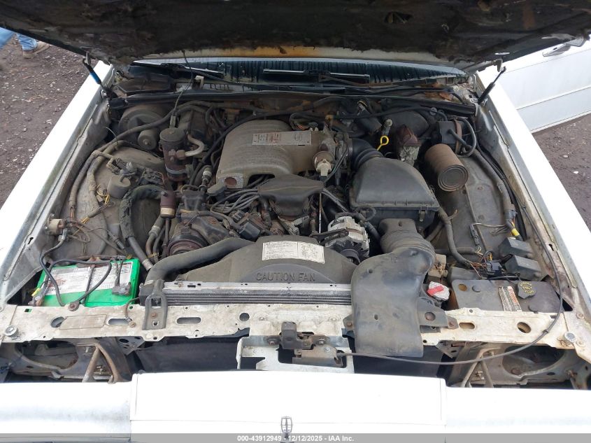 1989 Lincoln Town Car Signature VIN: 1LNBM82F1KY625553 Lot: 43912949