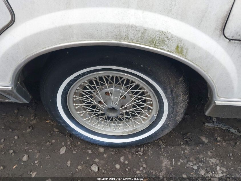 1989 Lincoln Town Car Signature VIN: 1LNBM82F1KY625553 Lot: 43912949