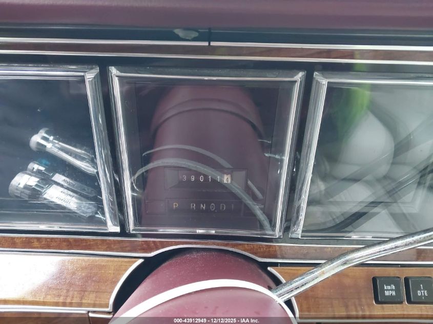 1989 Lincoln Town Car Signature VIN: 1LNBM82F1KY625553 Lot: 43912949