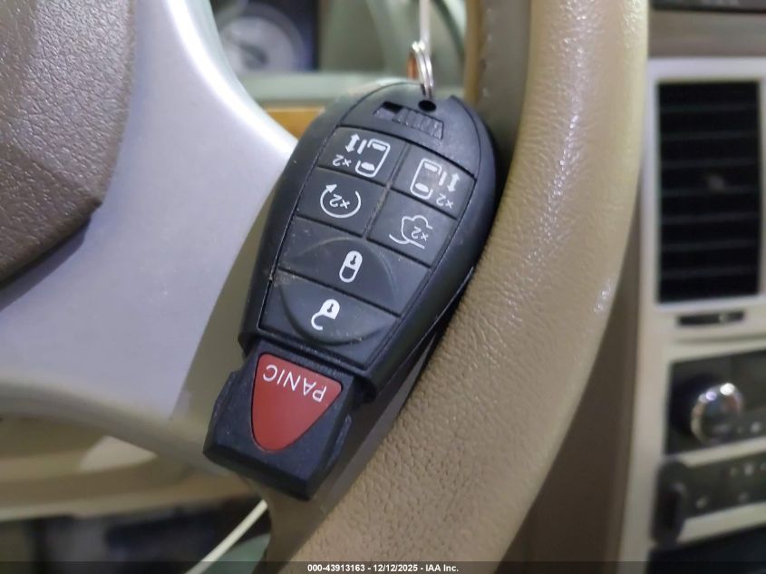 2008 Chrysler Town & Country Limited VIN: 2A8HR64X58R783541 Lot: 43913163