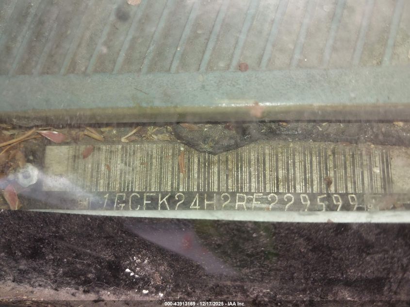 1994 Chevrolet Gmt-400 K2500 VIN: 1GCFK24H2RE229599 Lot: 43913169