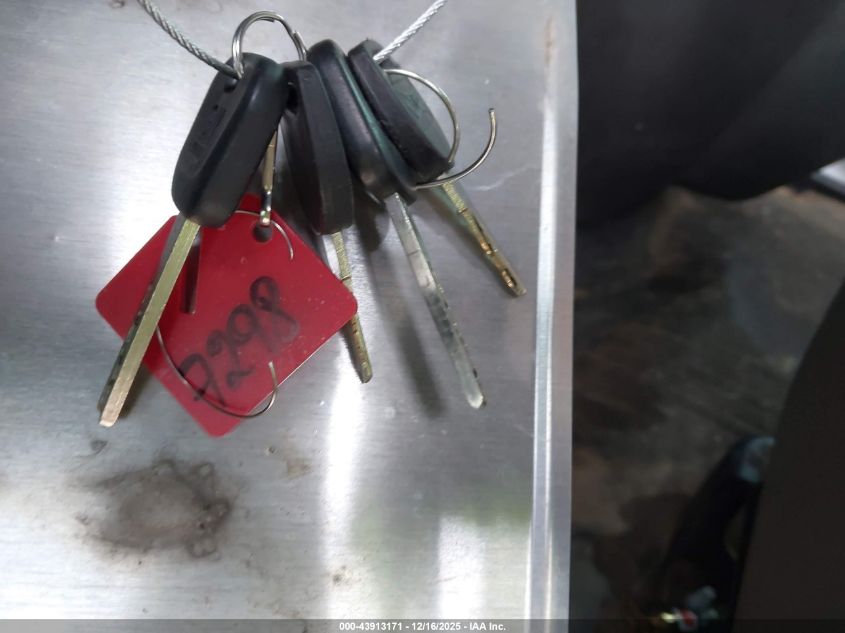 2017 Chevrolet Express Cutaway Work Van VIN: 1GB0GRFF6H1337083 Lot: 43913171