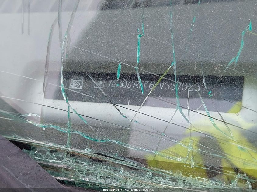 2017 Chevrolet Express Cutaway Work Van VIN: 1GB0GRFF6H1337083 Lot: 43913171