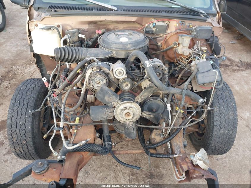 1995 Chevrolet Gmt-400 C2500 VIN: 1GCFC24K2SZ215502 Lot: 43913286