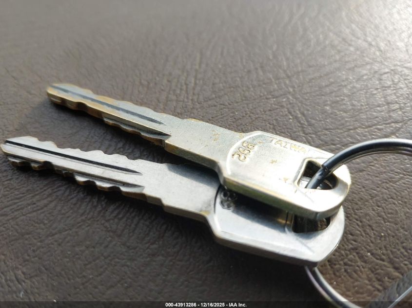 1995 Chevrolet Gmt-400 C2500 VIN: 1GCFC24K2SZ215502 Lot: 43913286