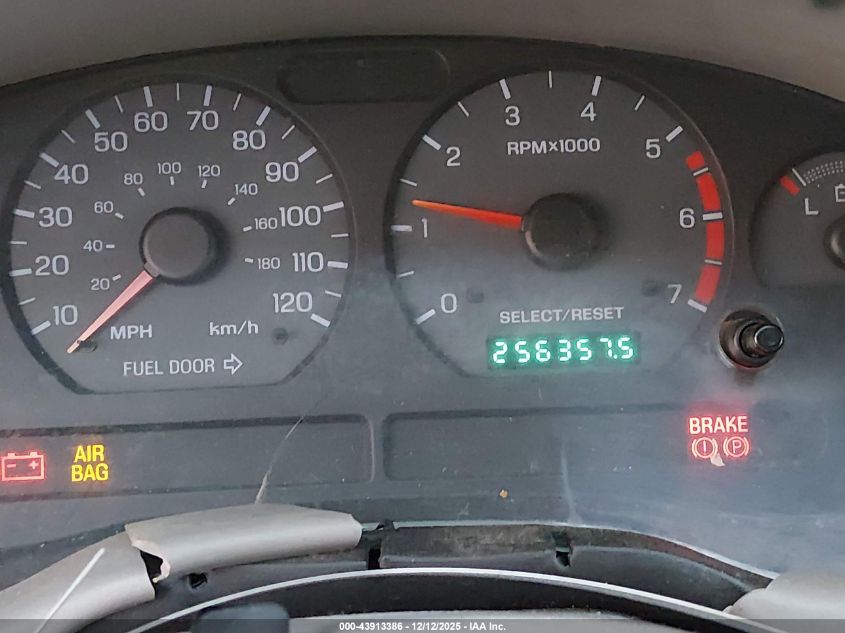 2000 Ford Mustang VIN: 1FAFP444XYF197624 Lot: 43913386