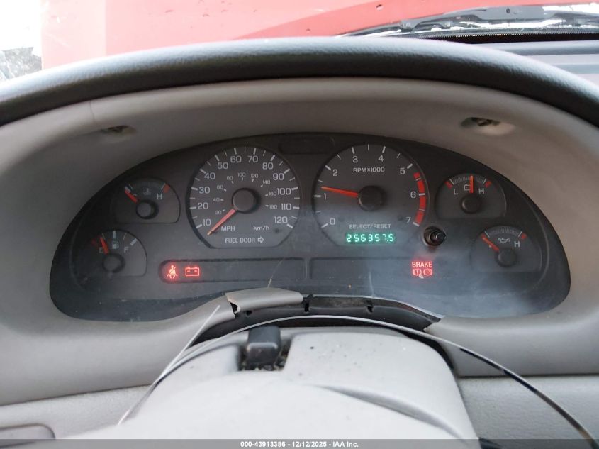 2000 Ford Mustang VIN: 1FAFP444XYF197624 Lot: 43913386