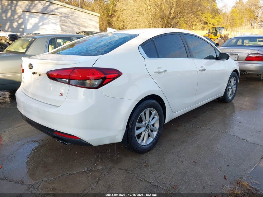 3KPFL4A7XHE153914 2017 KIA FORTE photo no. 4