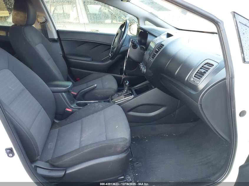 3KPFL4A7XHE153914 2017 KIA FORTE photo no. 5