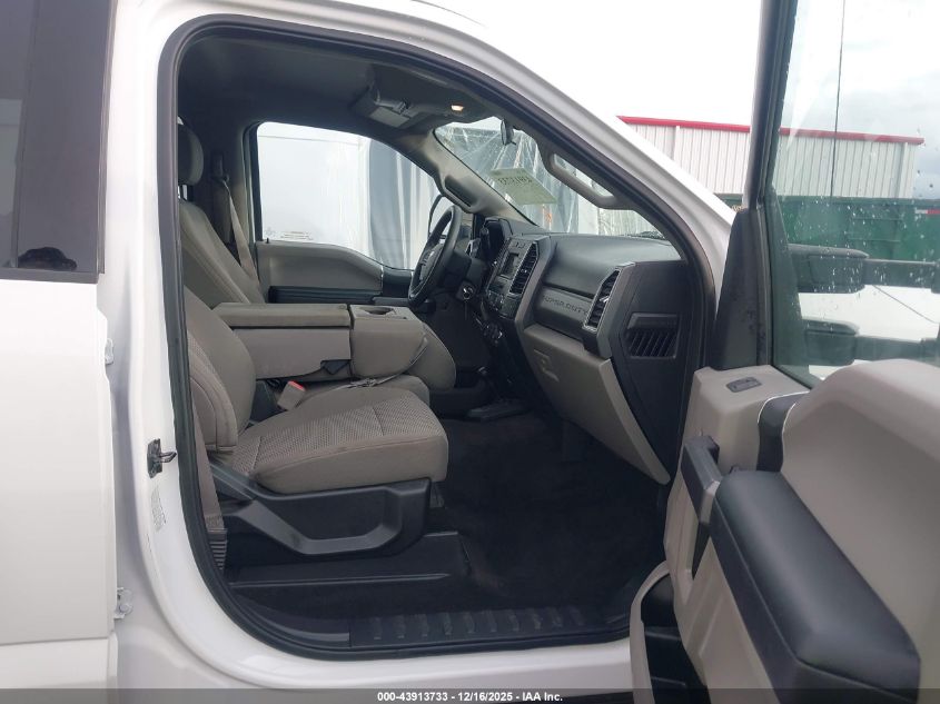 2018 Ford F-350 Chassis Xlt VIN: 1FD8W3HT2JEC60840 Lot: 43913733