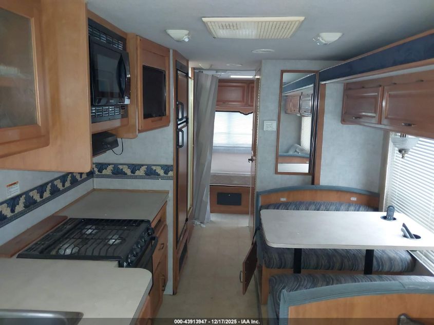 2005 Ford E-450 Cutaway VIN: 1FDXE45S25HA59489 Lot: 43913947