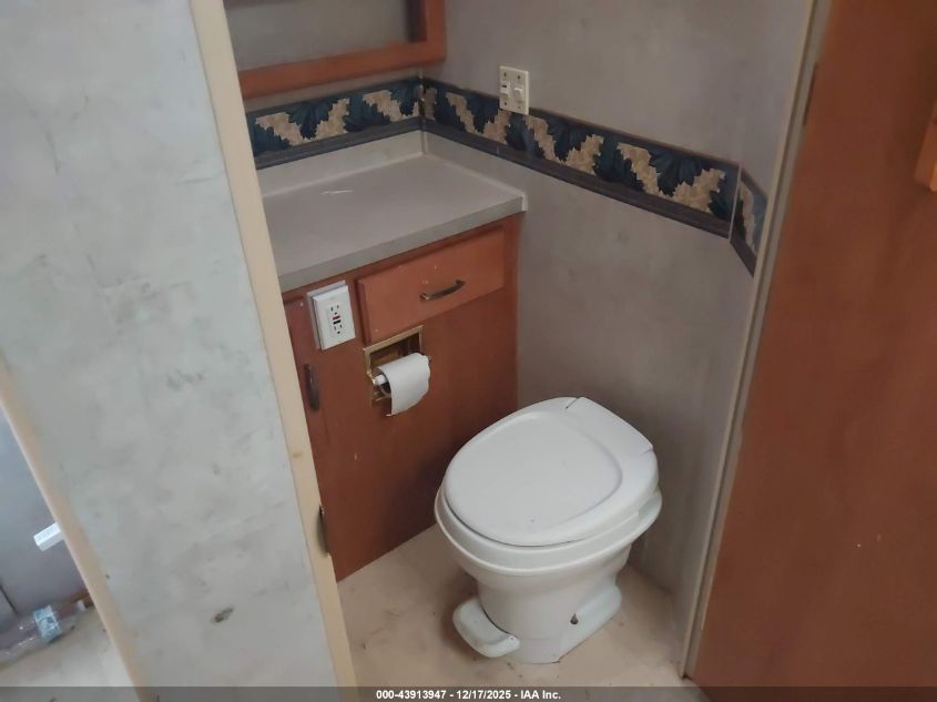 2005 Ford E-450 Cutaway VIN: 1FDXE45S25HA59489 Lot: 43913947