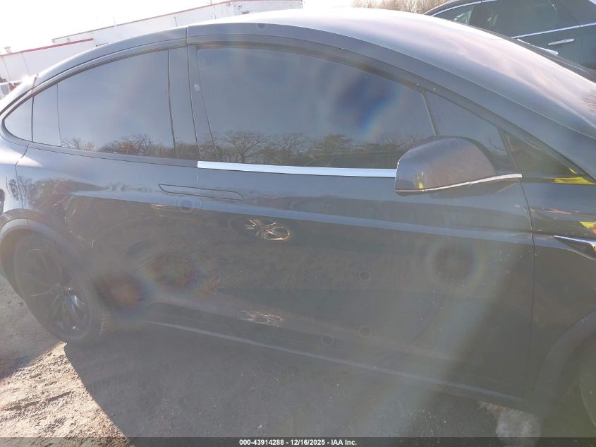 2018 Tesla Model X 100D/75D/P100D VIN: 5YJXCAE27JF118247 Lot: 43914288