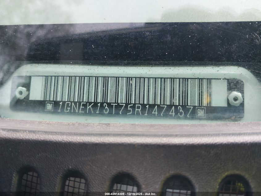 2005 Chevrolet Tahoe Z71 VIN: 1GNEK13T75R147437 Lot: 43914309