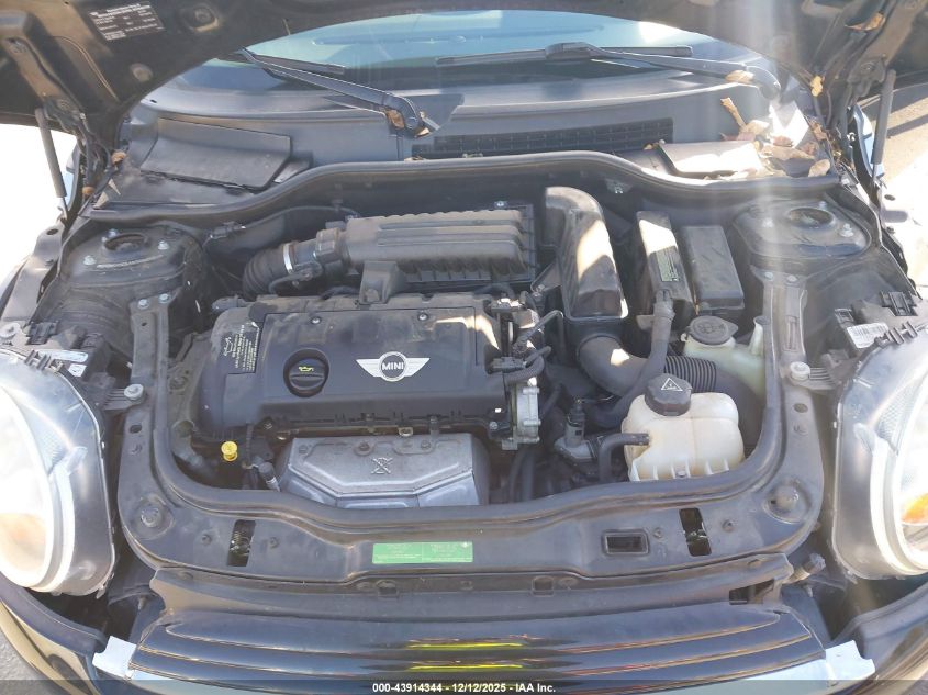 2011 Mini Cooper VIN: WMWSU3C5XBT092030 Lot: 43914344