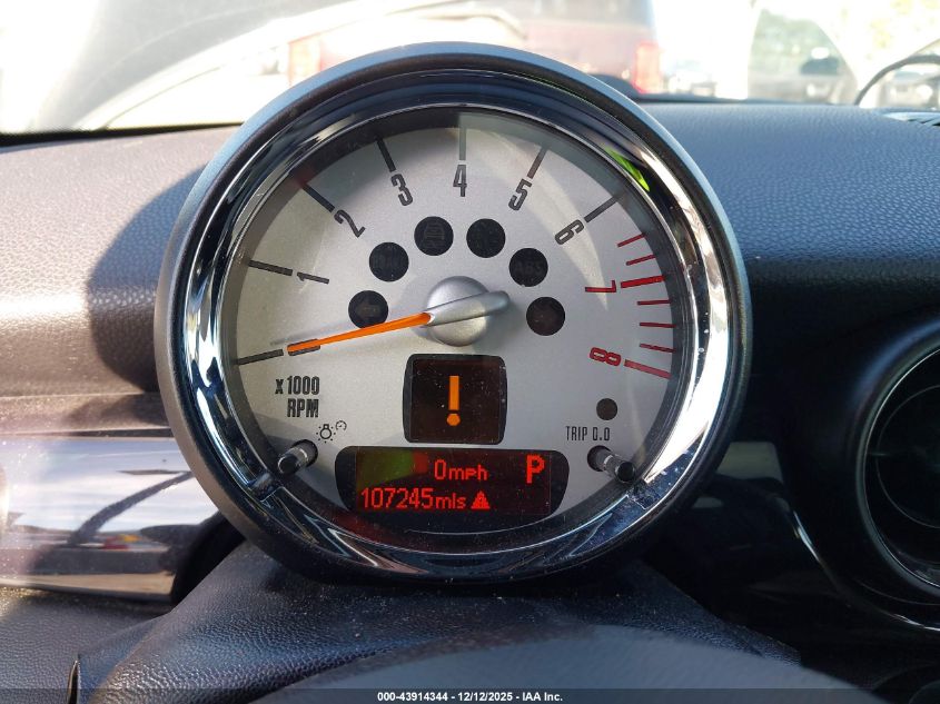 2011 Mini Cooper VIN: WMWSU3C5XBT092030 Lot: 43914344