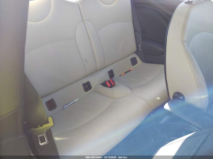 2011 Mini Cooper VIN: WMWSU3C5XBT092030 Lot: 43914344