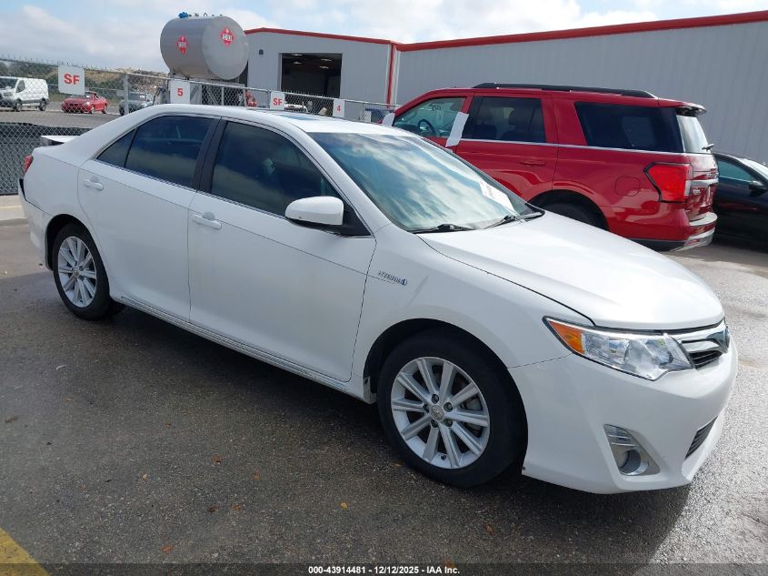 TOYOTA CAMRY HYBRID XLE