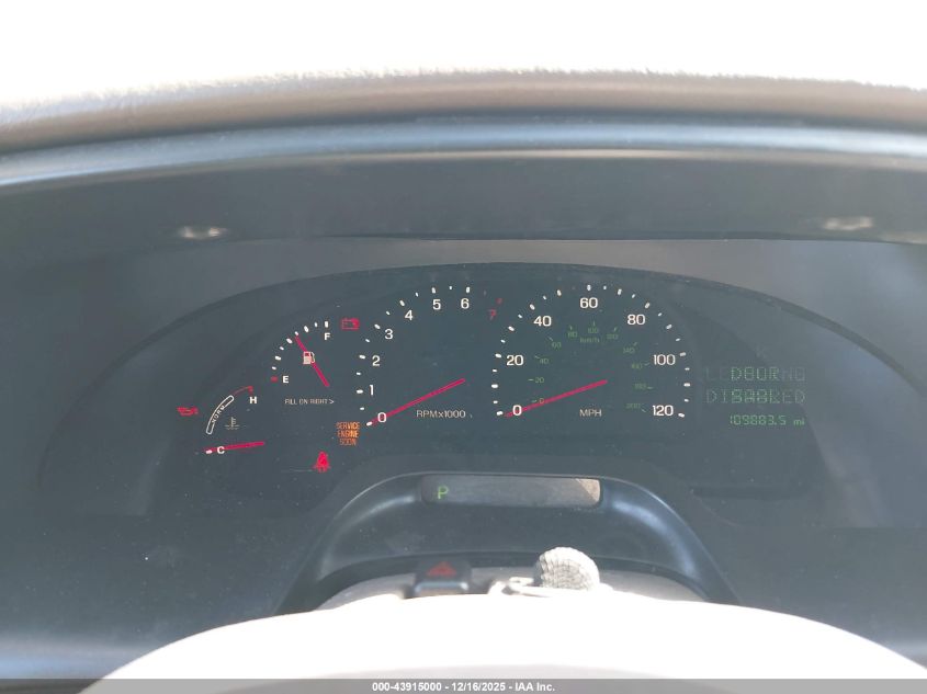 1998 Lincoln Continental VIN: 1LNFM97V2WY738067 Lot: 43915000