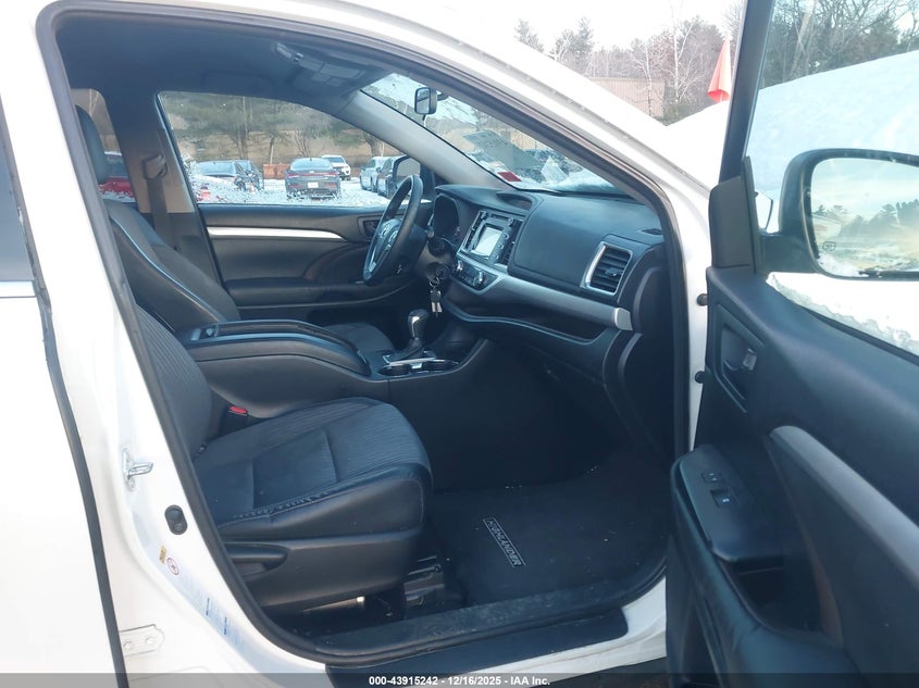 2015 Toyota Highlander Le Plus V6