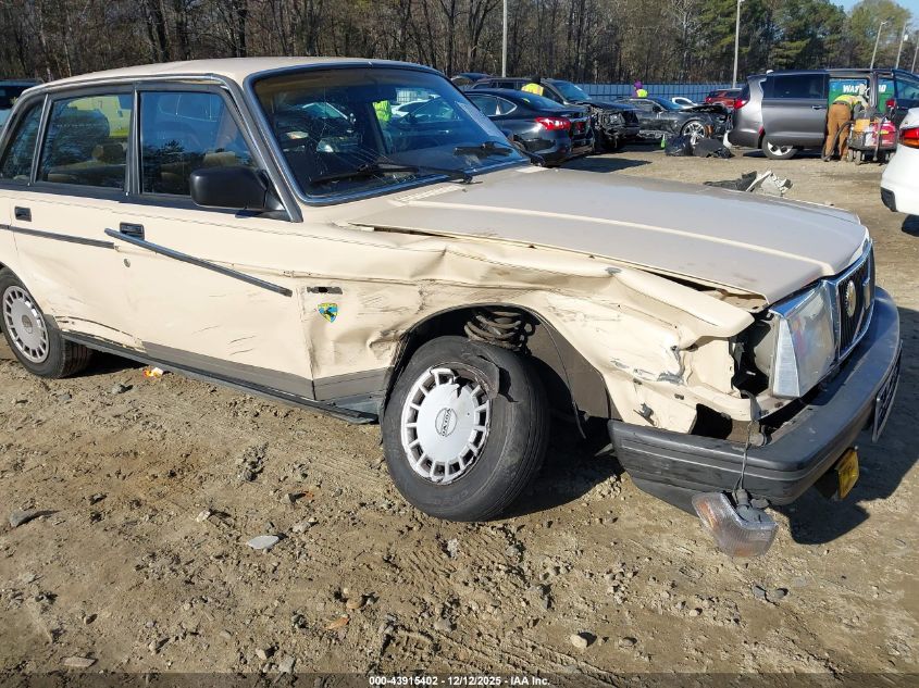 1987 Volvo 244 Dl/Gl VIN: YV1AX8840H1232586 Lot: 43915402