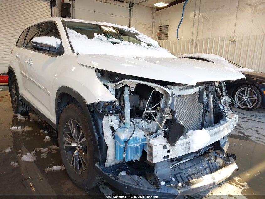 2019 TOYOTA HIGHLANDER LE