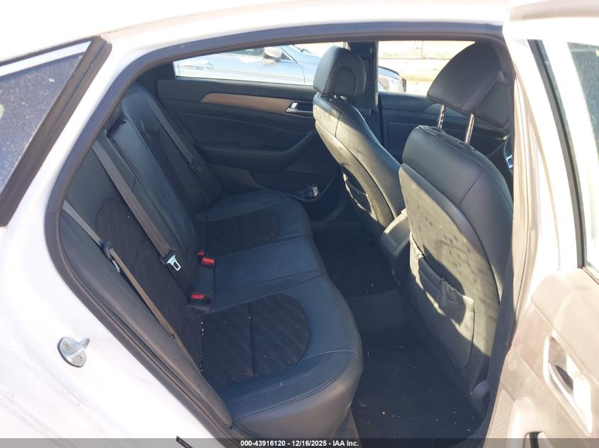 2017 Hyundai Sonata Sport 2.0T VIN: 5NPE34AB0HH577596 Lot: 43916120