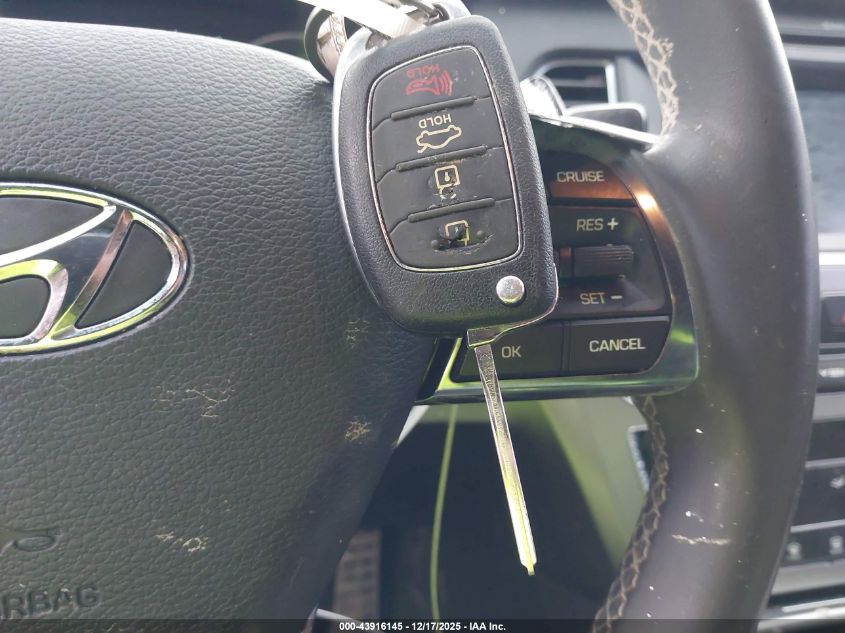 2017 Hyundai Sonata Sport 2.0T VIN: 5NPE34ABXHH573975 Lot: 43916145