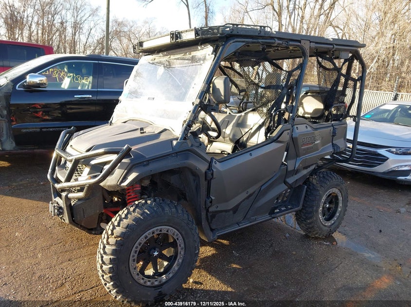 2017 Honda Sxs1000 M5