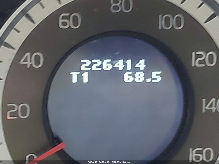 2012 Volvo Xc70 3.2/3.2 Platinum/3.2 Premier/3.2 Premier Plus VIN: YV4952BZXC1122439 Lot: 43916456