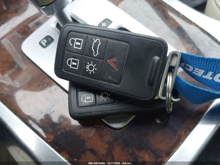 2012 Volvo Xc70 3.2/3.2 Platinum/3.2 Premier/3.2 Premier Plus VIN: YV4952BZXC1122439 Lot: 43916456