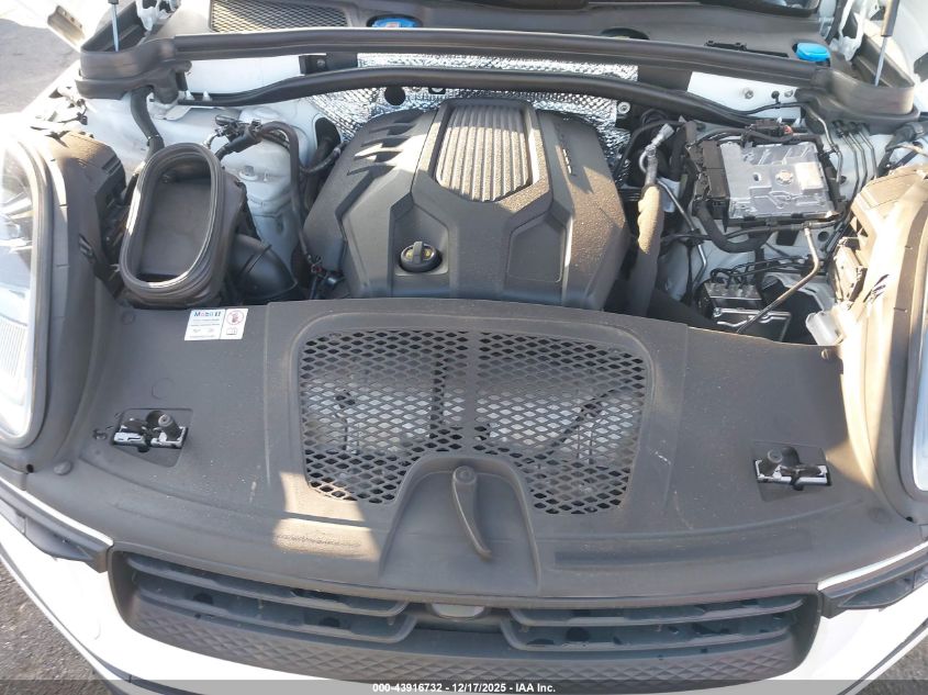 2024 Porsche Macan T VIN: WP1AA2A56RLB16904 Lot: 43916732