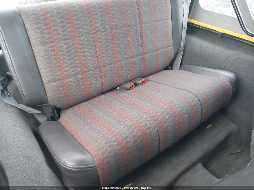 2000 Jeep Wrangler Sport VIN: 1J4FA49SXYP743605 Lot: 43916976