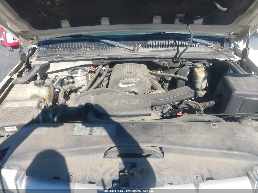 2002 Cadillac Escalade Standard VIN: 1GYEC63T62R277668 Lot: 43917614