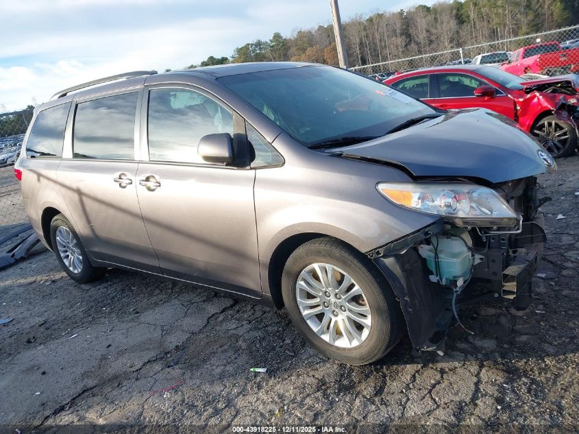 TOYOTA SIENNA XLE PREMIUM 8 PASSENGER