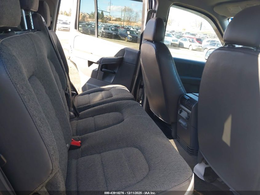 2004 Ford Explorer Xls VIN: 1FMZU72K54UA79677 Lot: 43918276