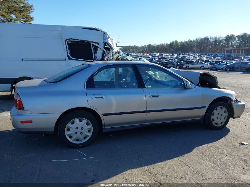 1997 Honda Accord Lx VIN: 1HGCD563XVA072326 Lot: 43918296