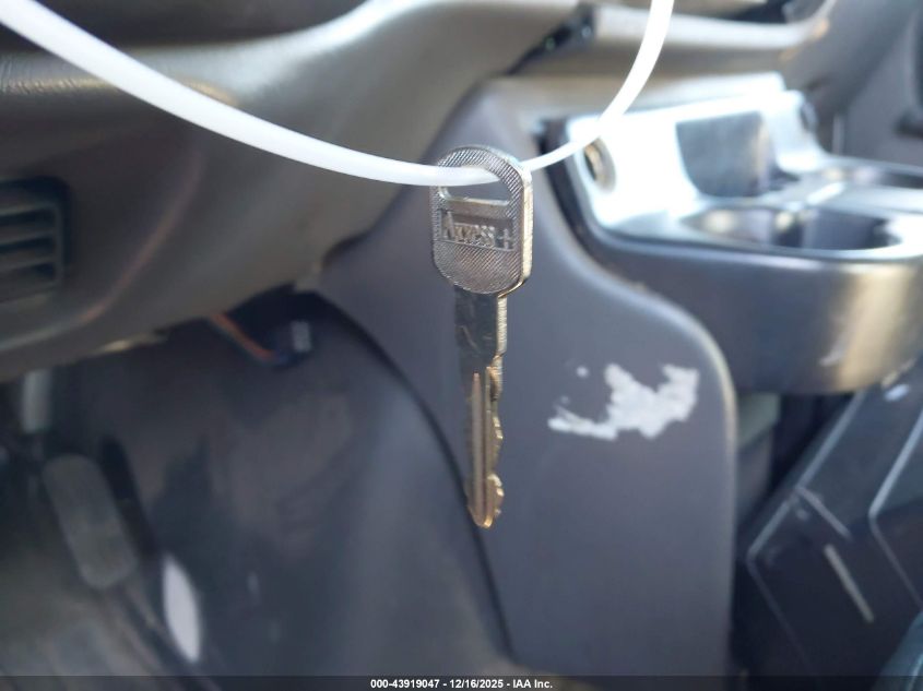 2002 Chevrolet Express VIN: 1GCFG25M121116155 Lot: 43919047