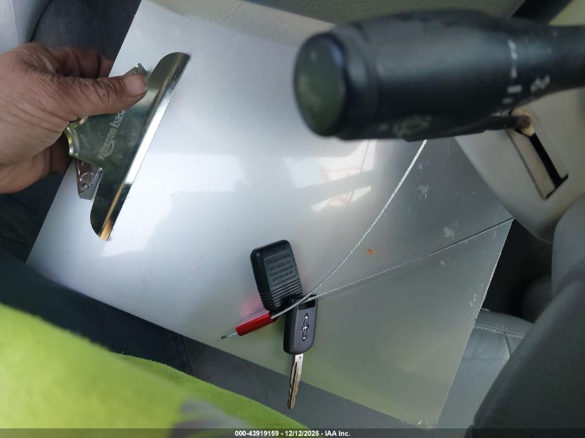 2006 Lincoln Town Car Signature VIN: 1LNHM81V76Y617305 Lot: 43919159